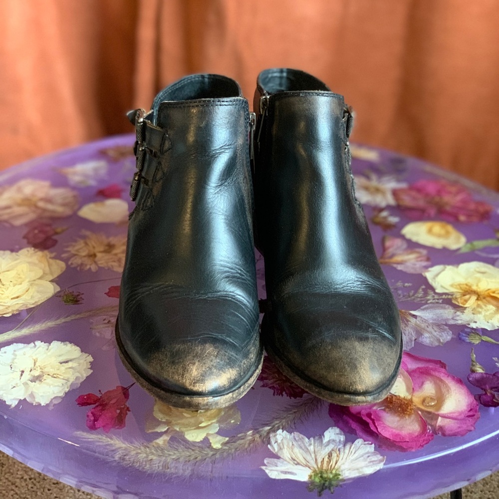 Adorable Bootie! Frye Belted Bootie, Distressed Black Leather, 7 - Picture 4 of 13